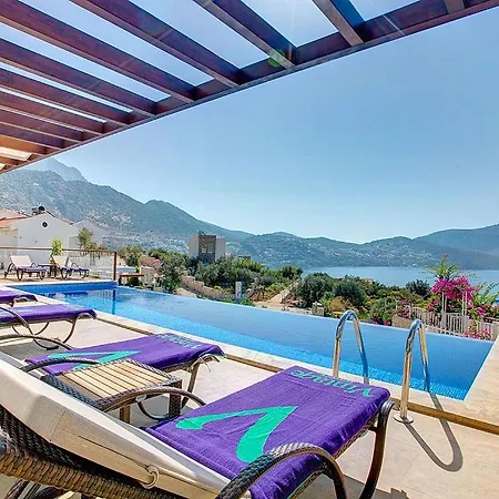 וילה Sleeps 8 T693934 *
